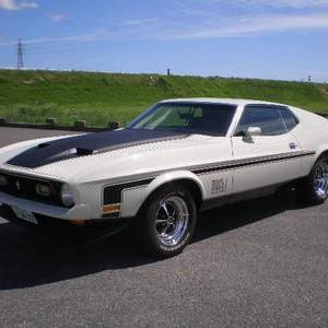 FORD MUSTANG MACH1のサムネイル