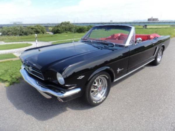 FORD MUSTANG CONVERTIBLE
