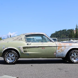 FORD MUSTANG FASTBACKのサムネイル