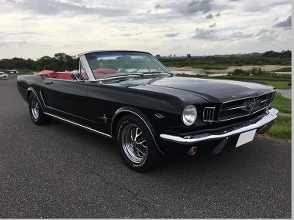 FORD MUSTANG CONVERTIBLE